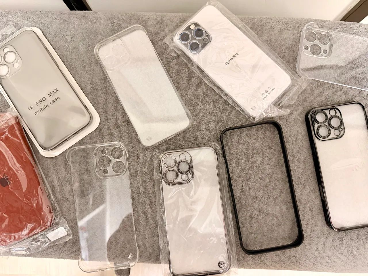 15 capas de modelos variados para iPhone 16 pro max - Foto 3