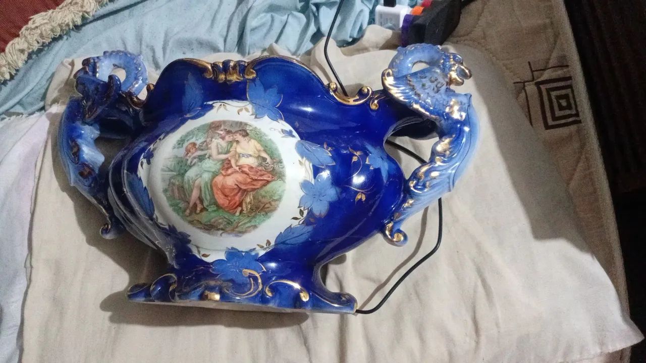 Floreira de porcelana antigo 
