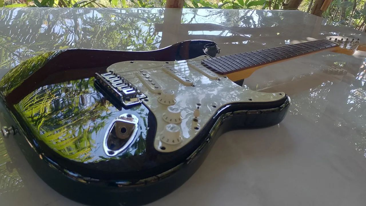 Guitarra stratocaster  - Foto 2