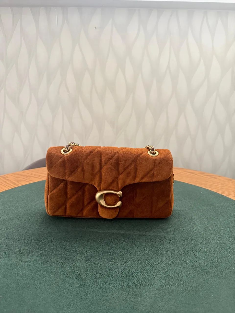 Coach tabby 26 em suede marrom  - Foto 4