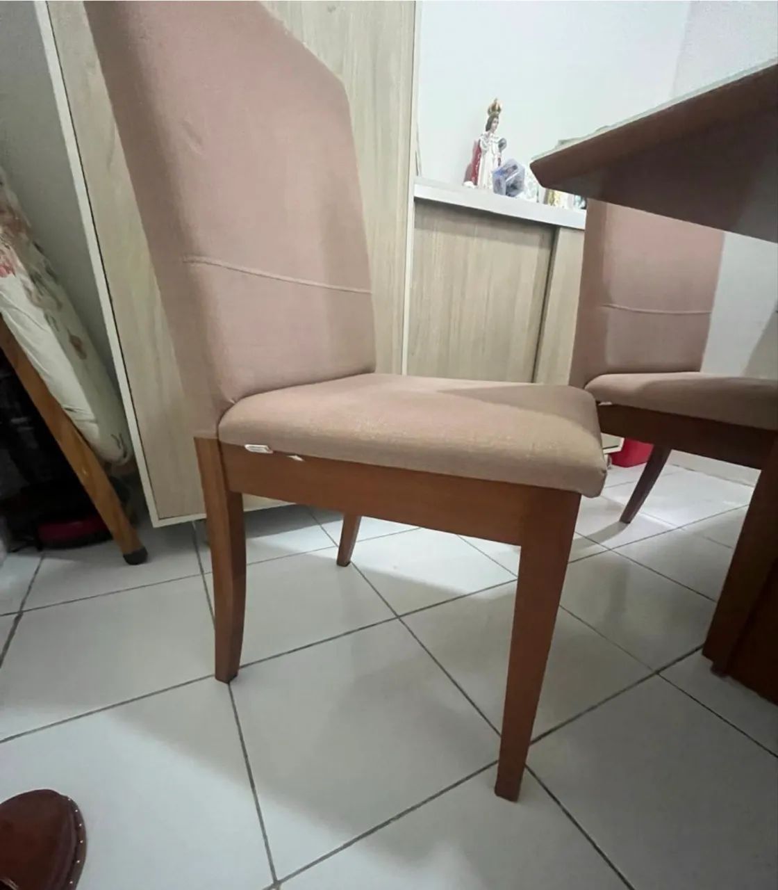 Mesa com seis cadeiras em madeira - Foto 3