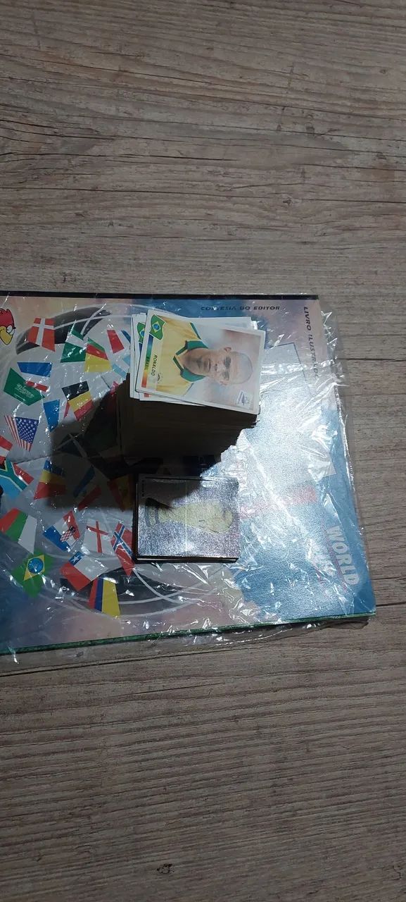 album da copa 1998 com todas as figurinhas para colar  - Foto 2