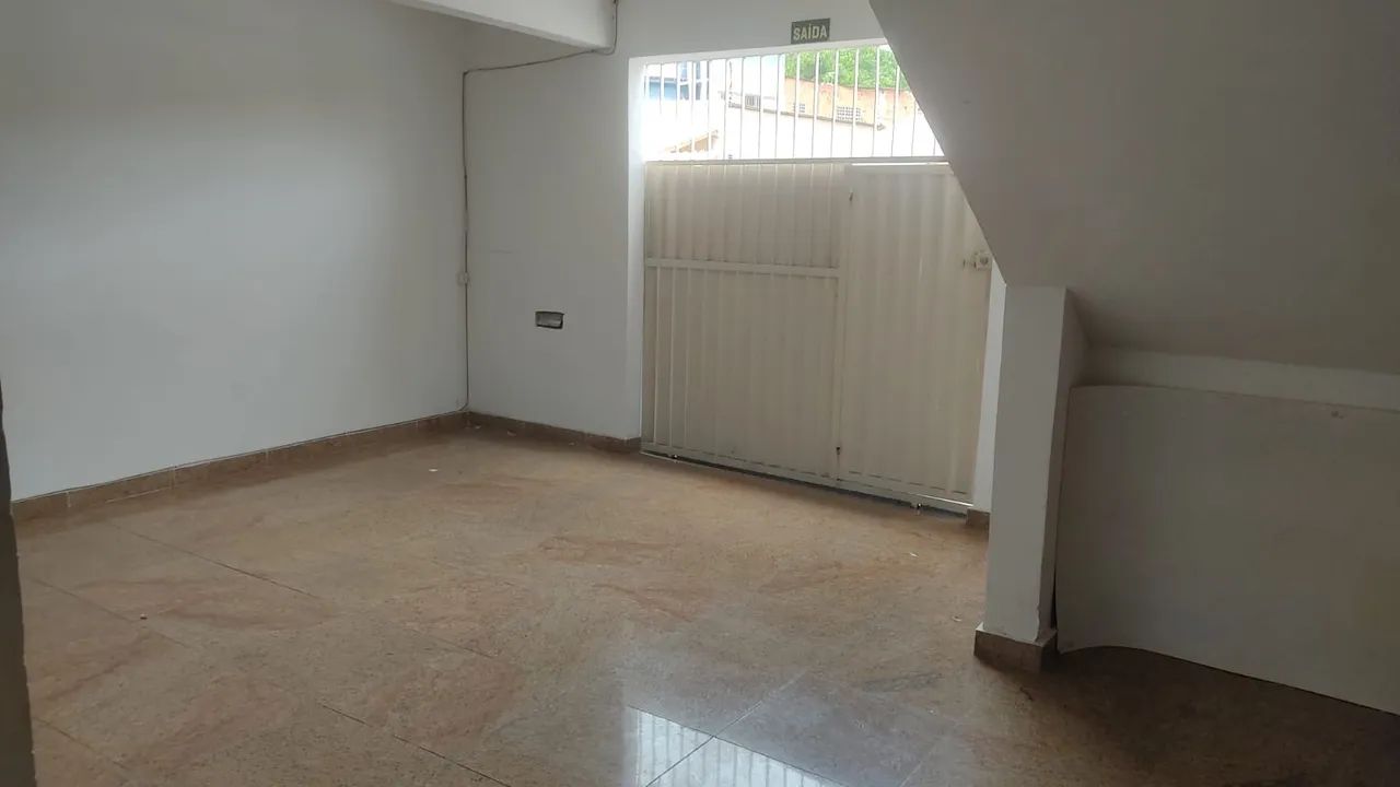 Casa comercial em laranjeiras  7 cômodos