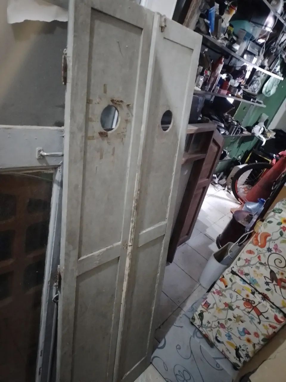 Janela antiga alta 