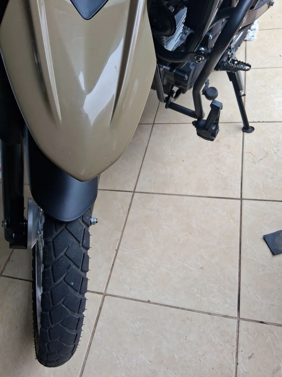 Moto zero único dono sem um arranhão e com equipamentos 