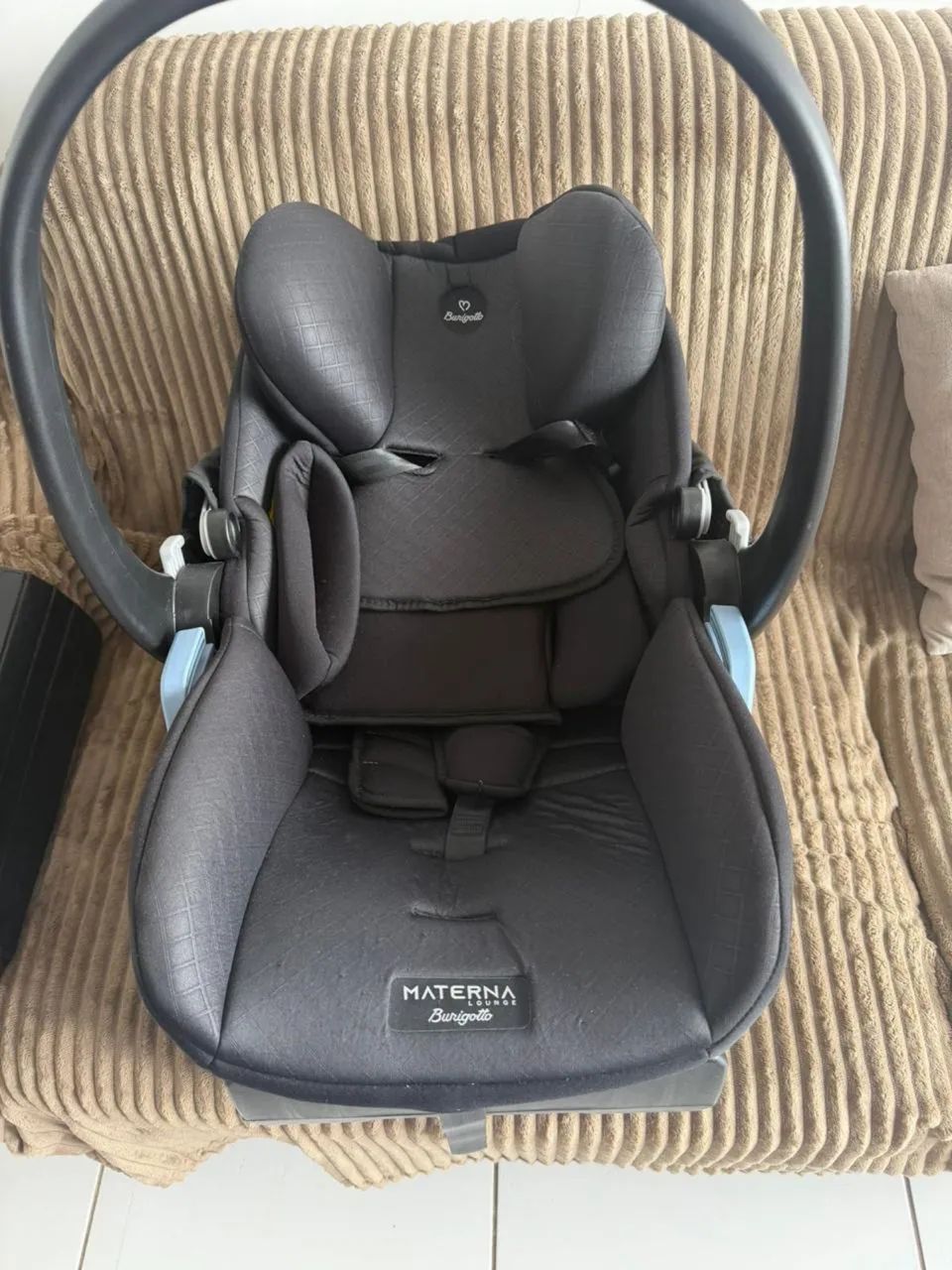 Vendo excelente kit carrinho e bebê conforto e base da burigotto  - Foto 2