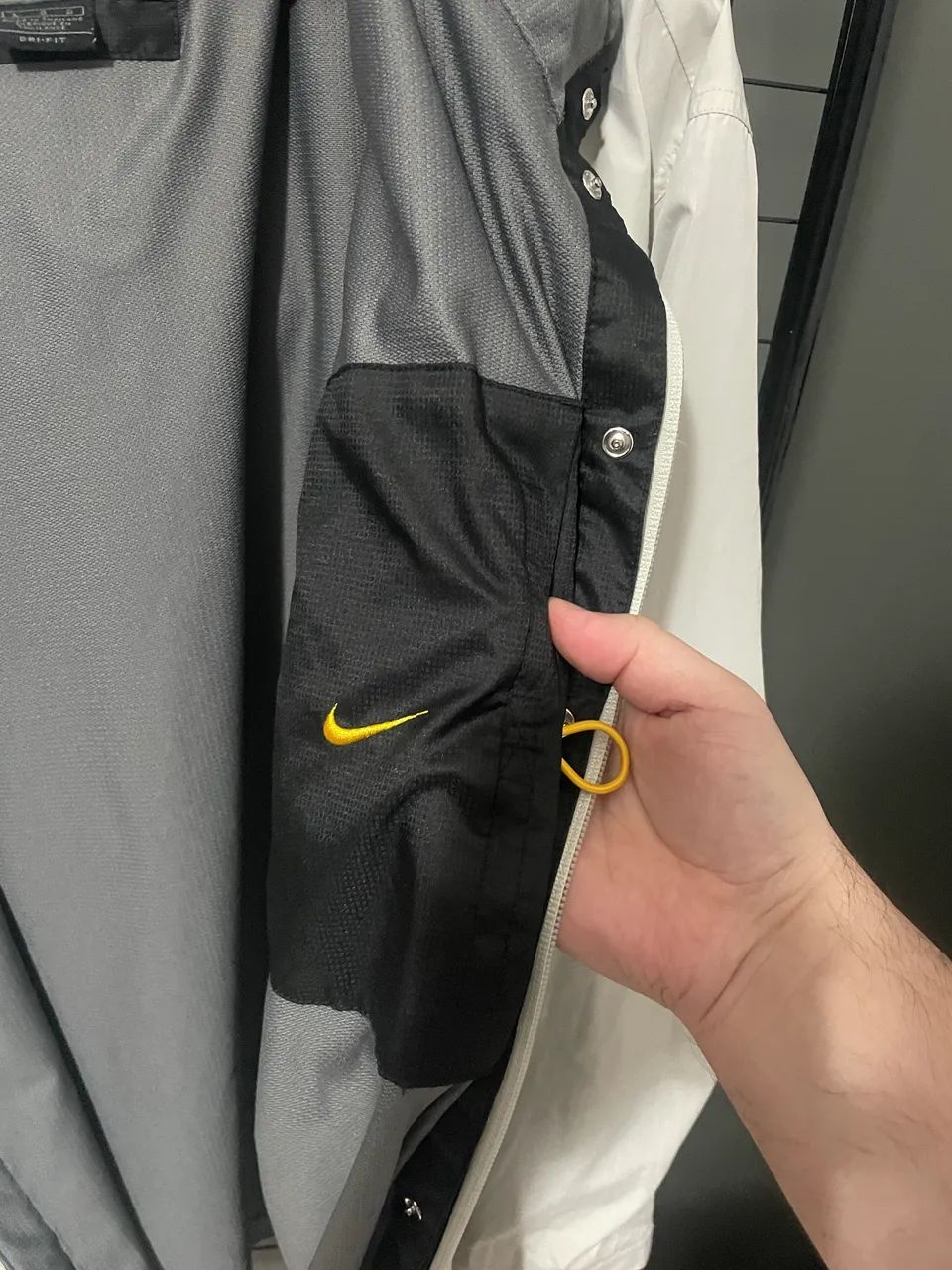 Jaqueta Nike Vintage Windbreaker - Roupas - Jardim Santa Helena