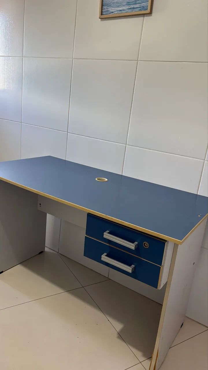 Mesa para Escritório / Home Office com 2 Gavetas e Passa-Cabo - Foto 2