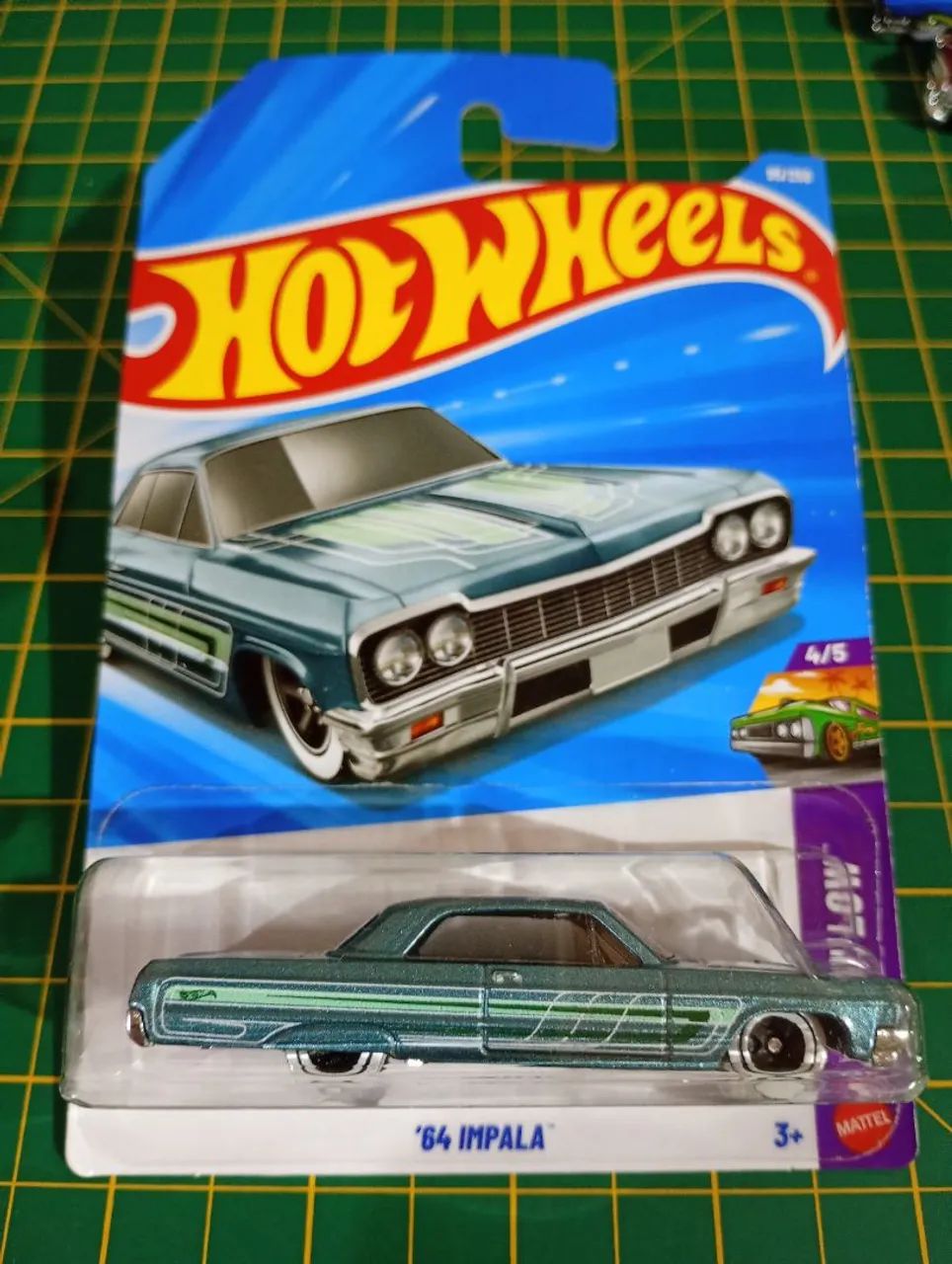 Hot Wheels - Impala 64 (verde água)
