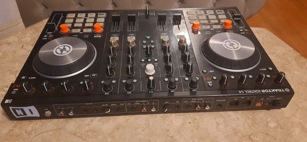 Controladora DJ Traktor Kontrol S4 MK2 - Foto 2