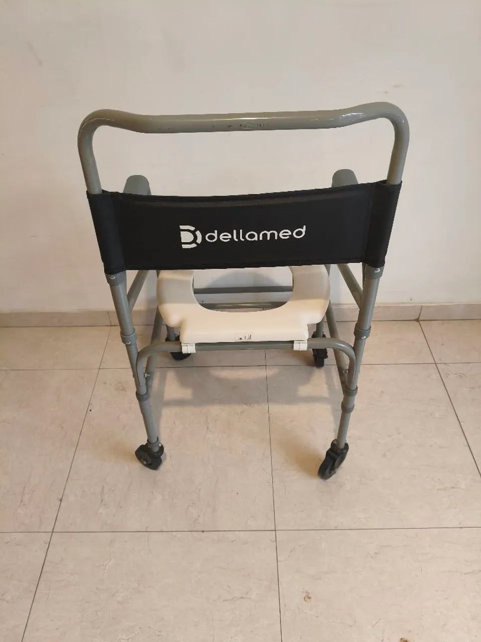 Cadeira de rodas Dellamed nova + acessórios  - Foto 5