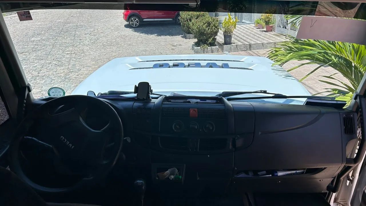 Iveco tector 240e28 ano 2014 - Foto 4