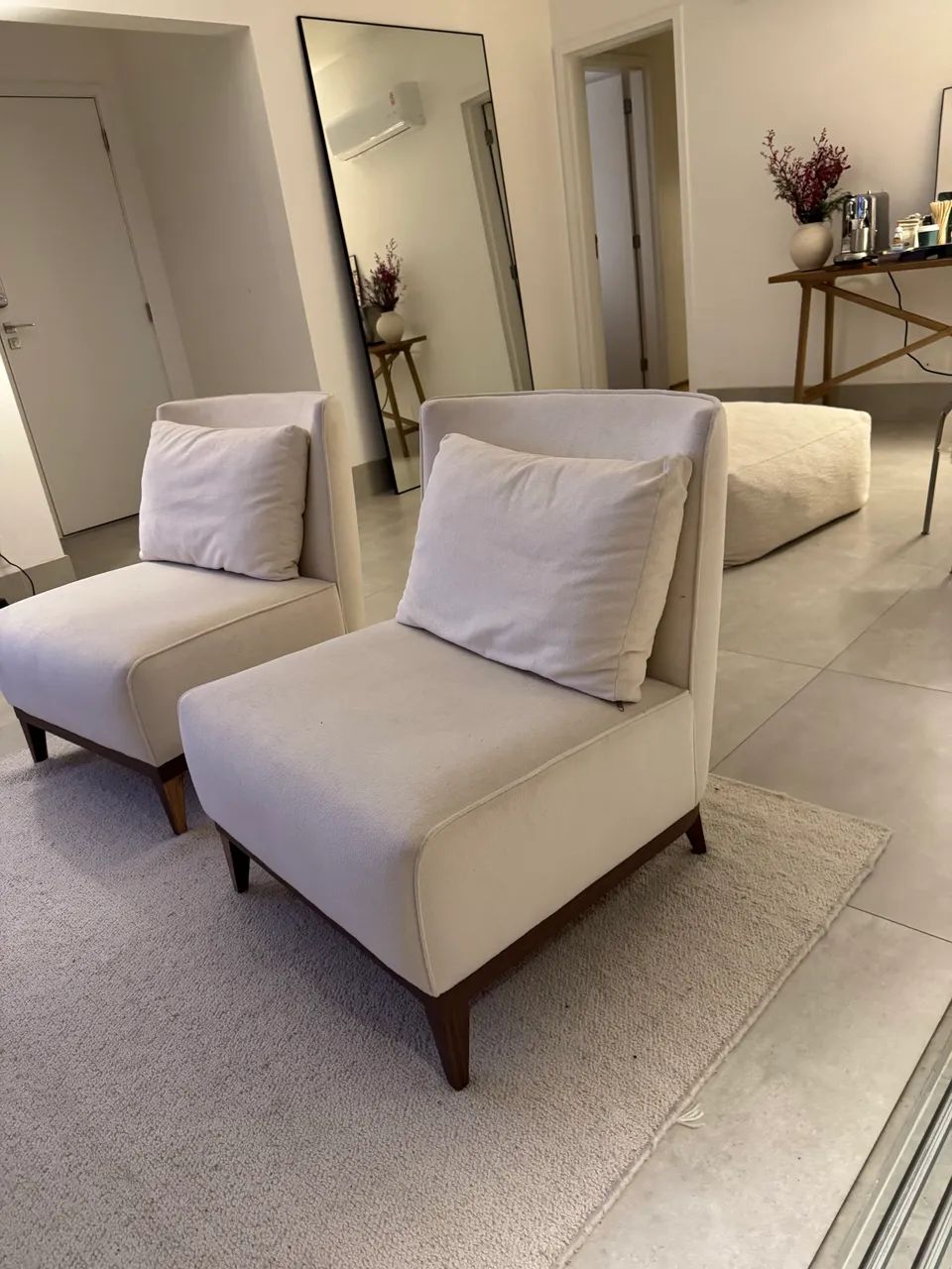 Par de Poltronas Brentwood Abuera - Off White Bouclé