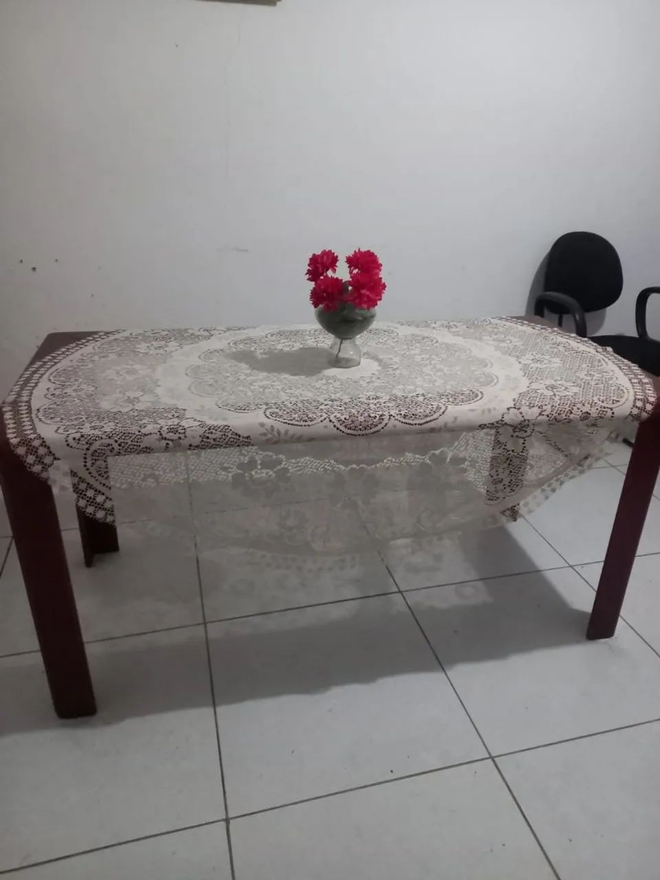 Mesa de madeira com tampo de vidro - Foto 2