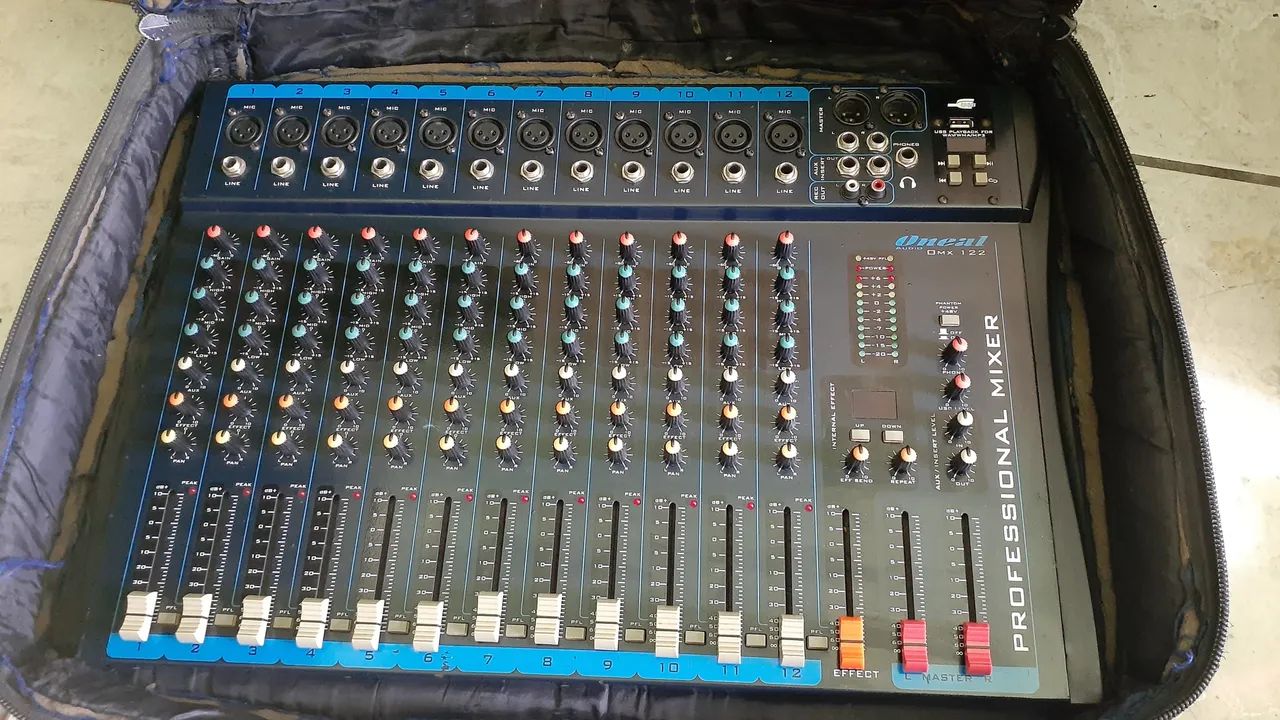 Mesa Oneal 12 canais com Case. - Foto 3