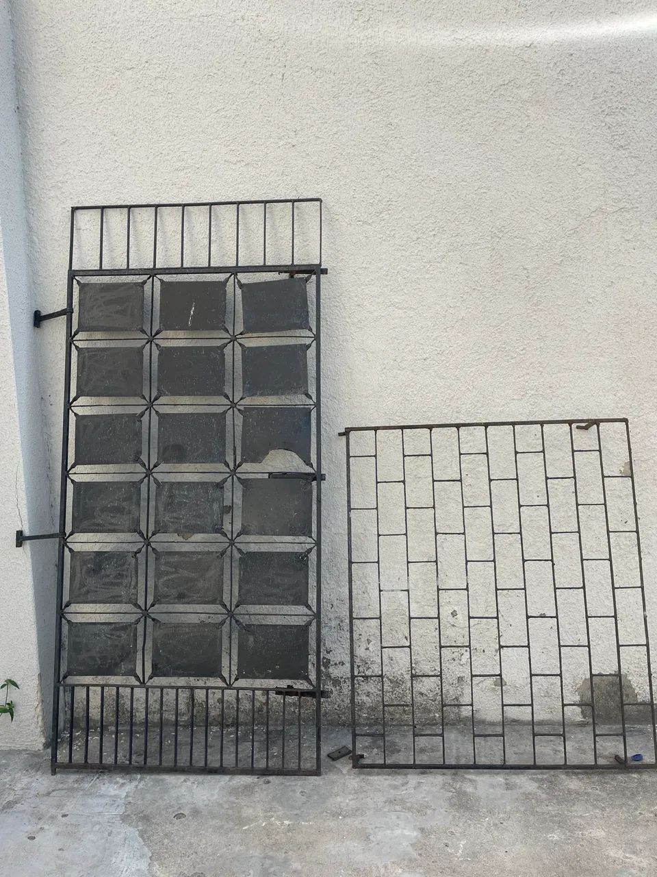 PORTÃO E GRANDE JANELA 