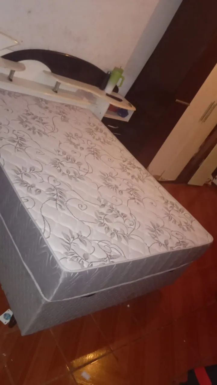 Cama de casal com baú