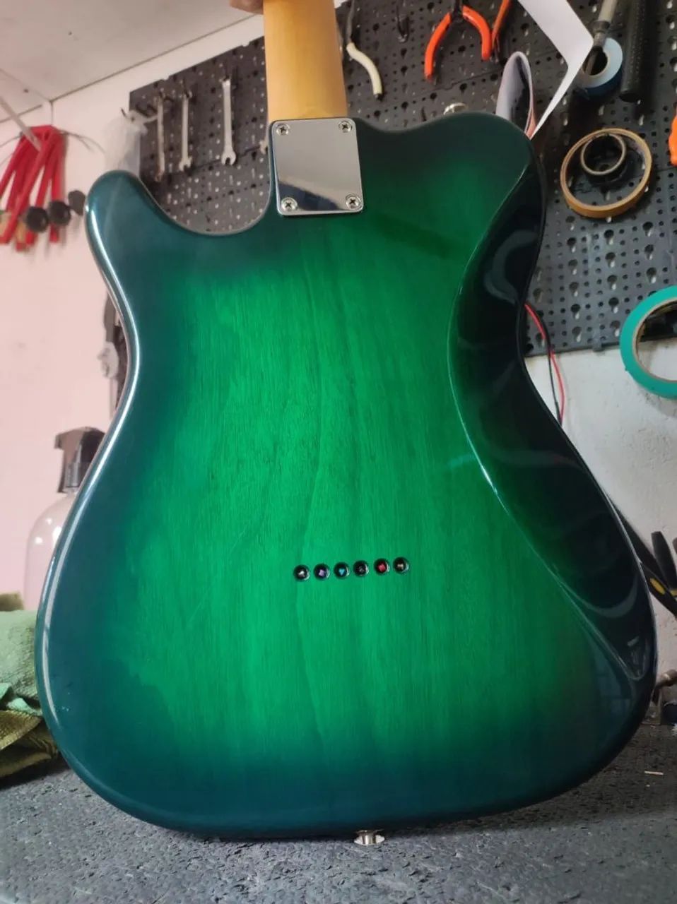 Vendo Guitarra Cast (Josino Saraiva) Híbrida de Strato/Tele 2002 - Foto 2