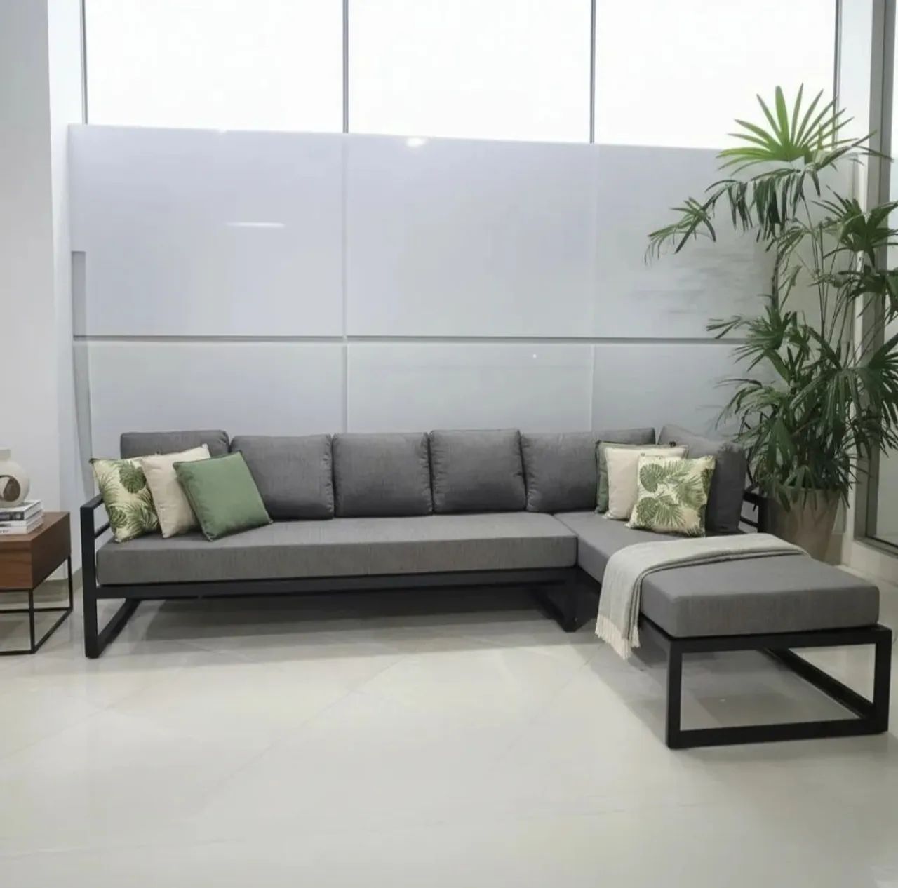 Sofá Elegante 5 a 6 lugares ideal para Hall de entrada  - Foto 3