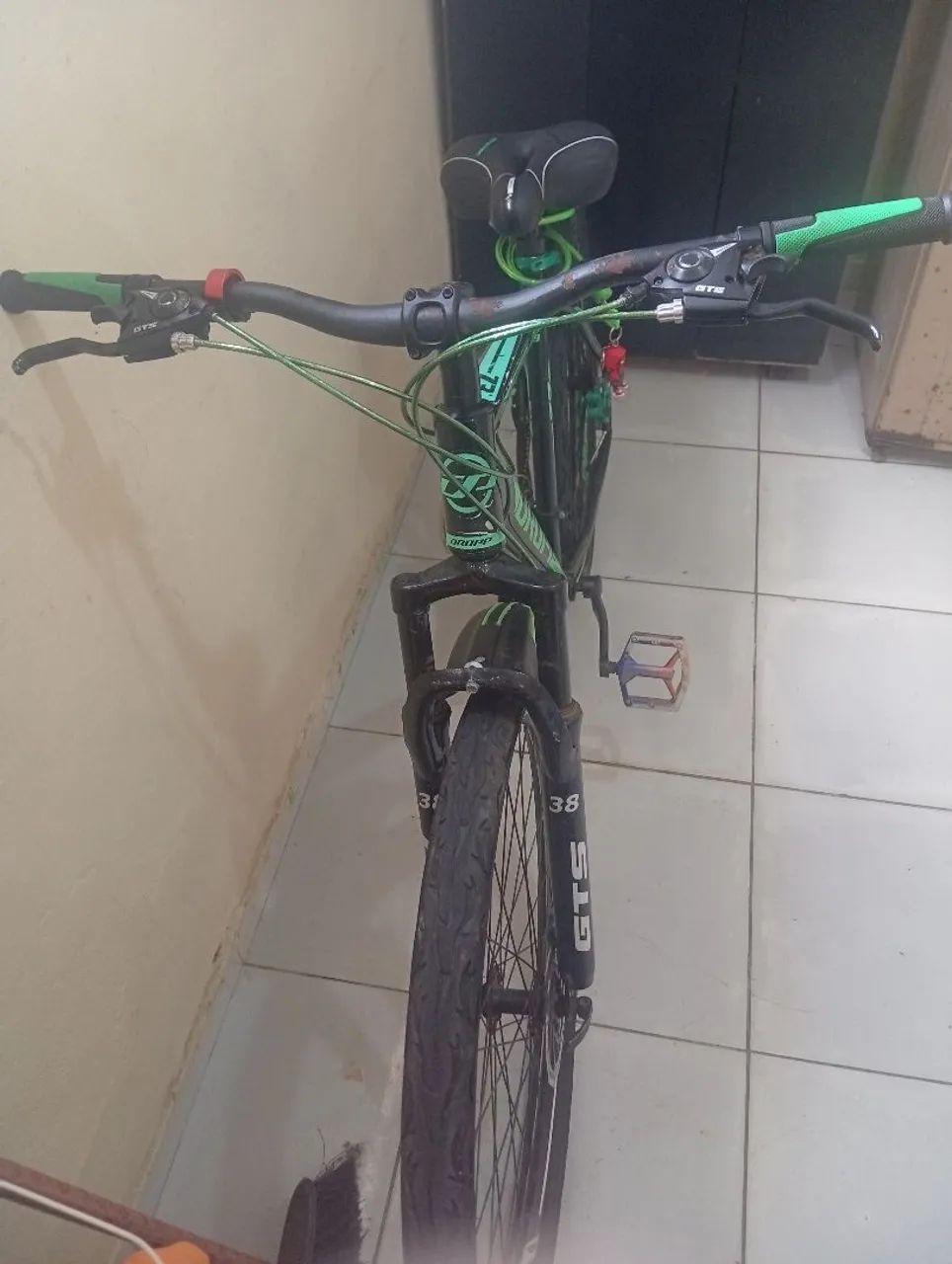 Bicicleta verde toda arrumada - Foto 4