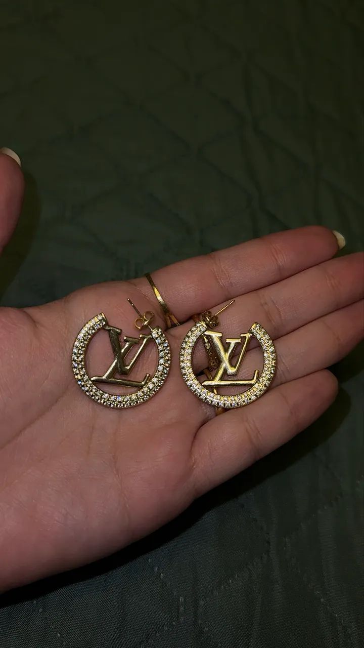 Brinco Louis Vuitton argola LV - Foto 5