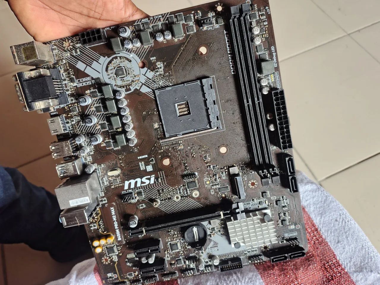 Placa mãe b450 com defeito 