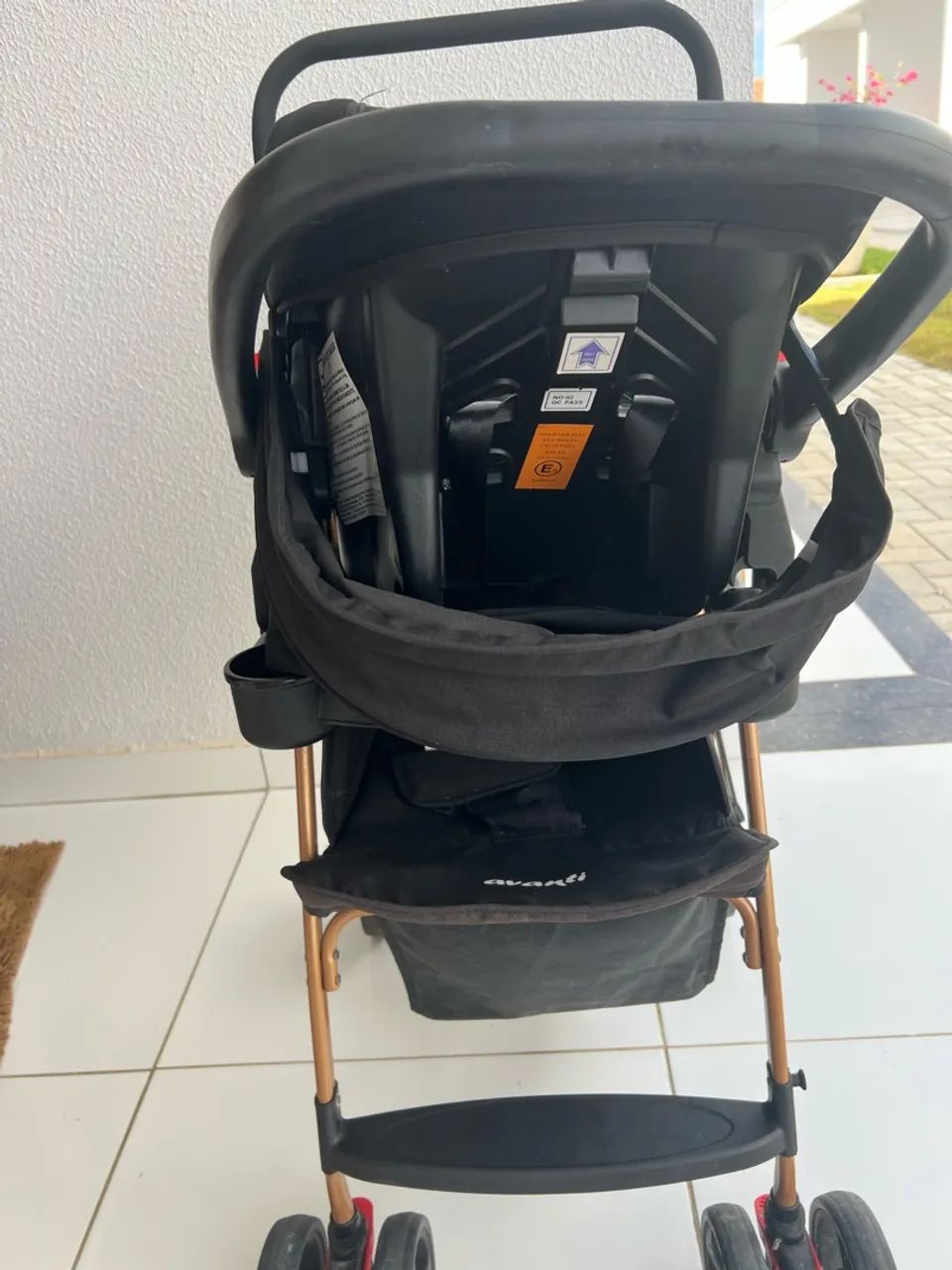Conjunto carrinho de bebê, com bebê conforto  - Foto 4