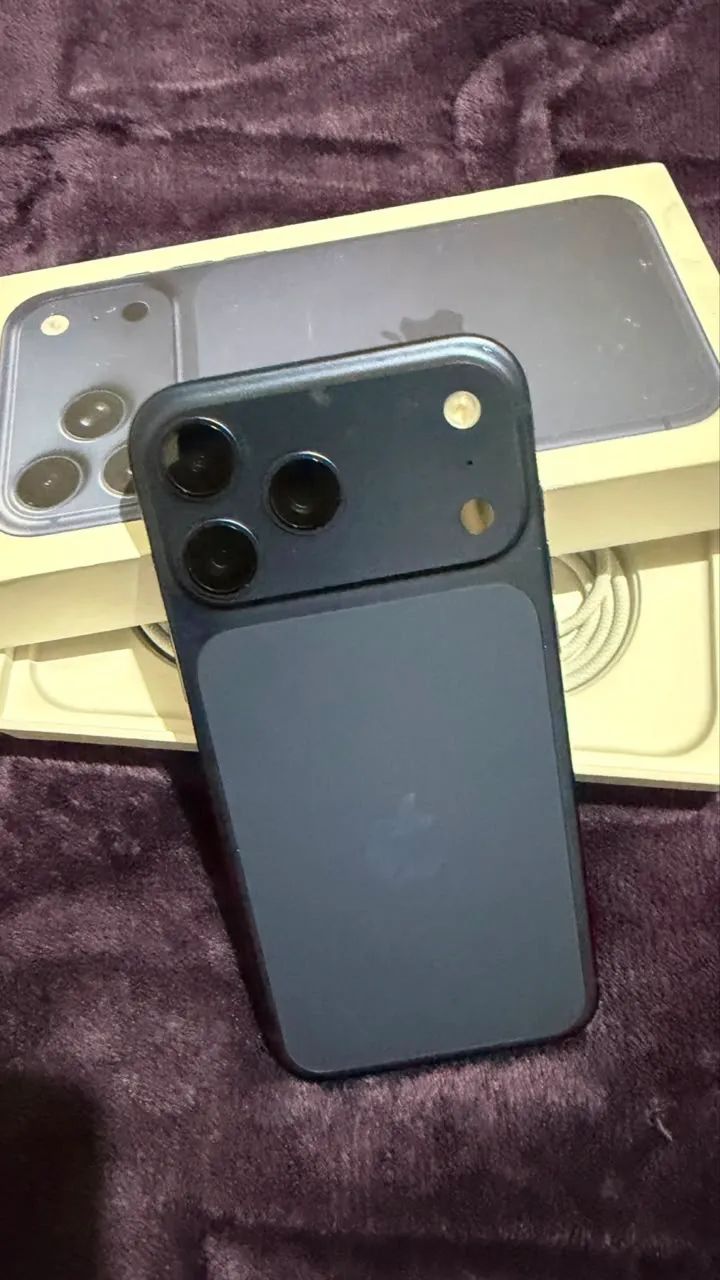 VENDO IPHONE 17 PRO MAX - 1 MÊS DE USO 