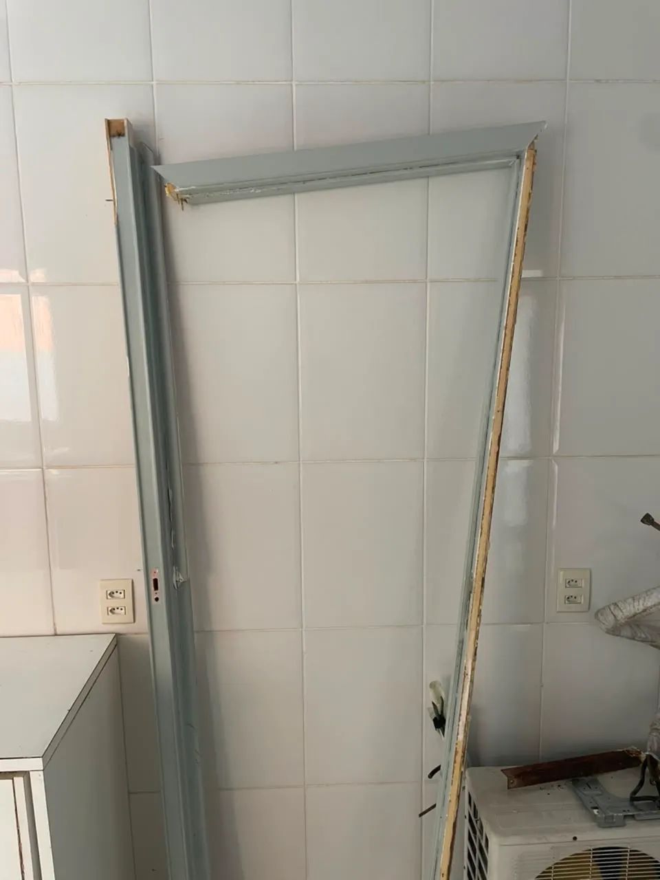 Porta Completa com caixilho e fechadura 2