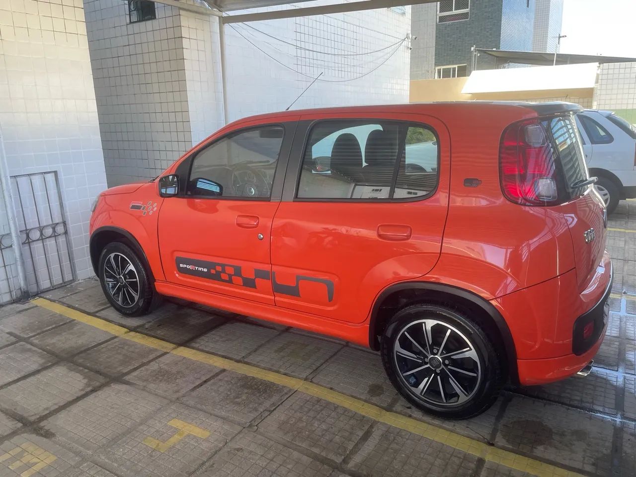 Fiat Uno Sporting 1.4 EVO Fire Flex 8V 4P 2012 - Foto 3