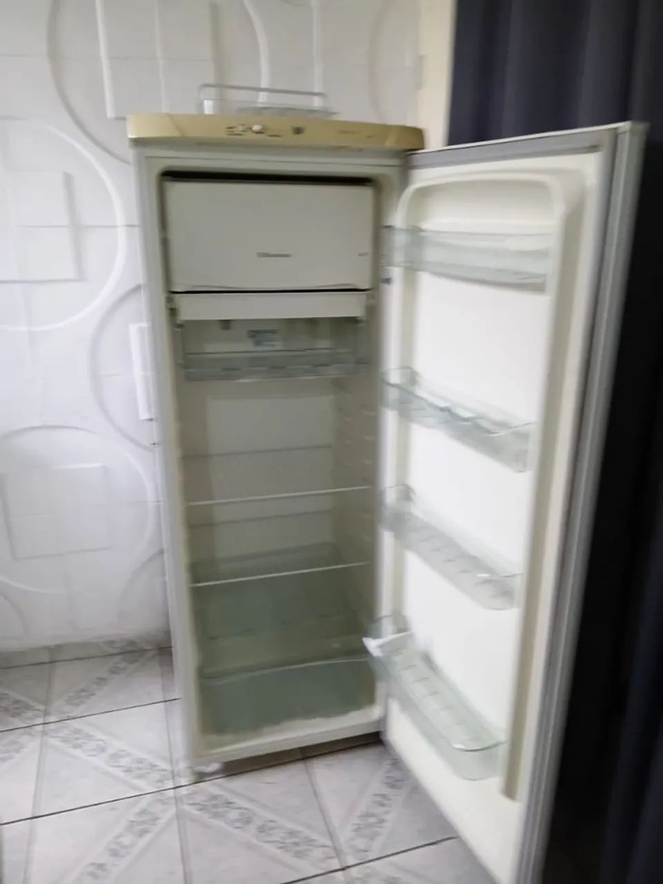 Geladeira Eletrolux  - Foto 2