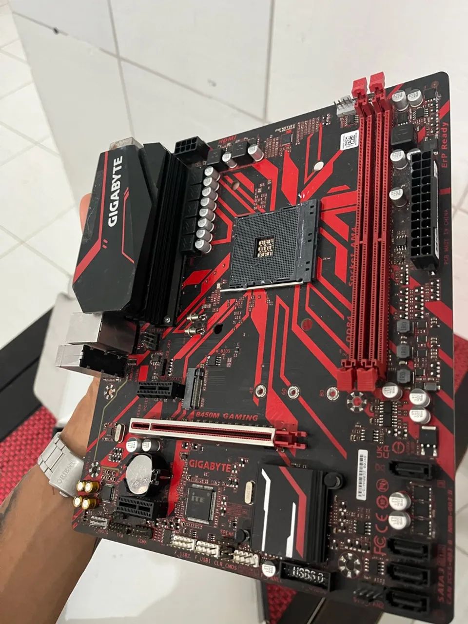 Placa mãe gigabyte B450M gaming - Foto 5