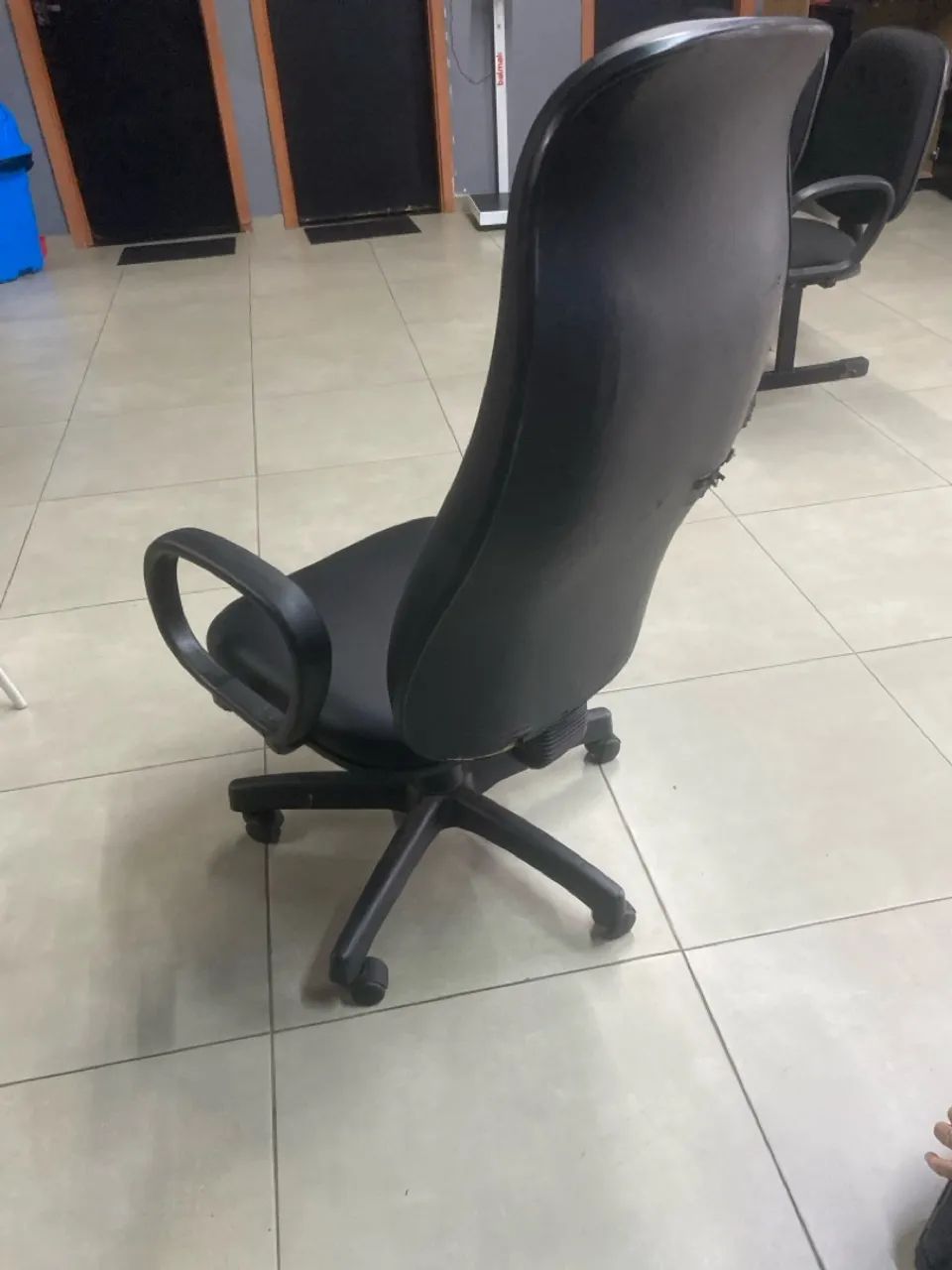 Cadeira escritório giratória  - Foto 2