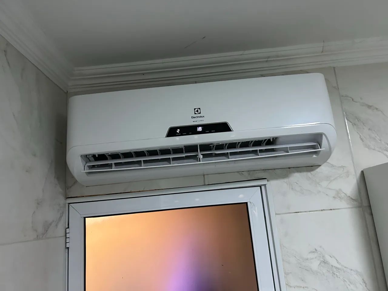 AR CONDICIONADO SPLIT 18 MIL BTUS-PERFEITO ESTADO