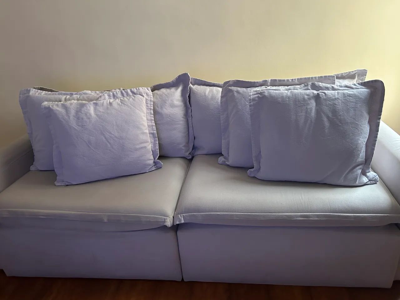 Sofá retrátil de linho, off white medindo: 2,20m x1,50m  - Foto 2