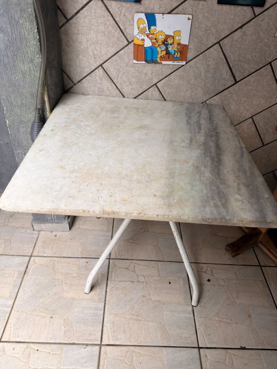 Mesa com tampo em granito