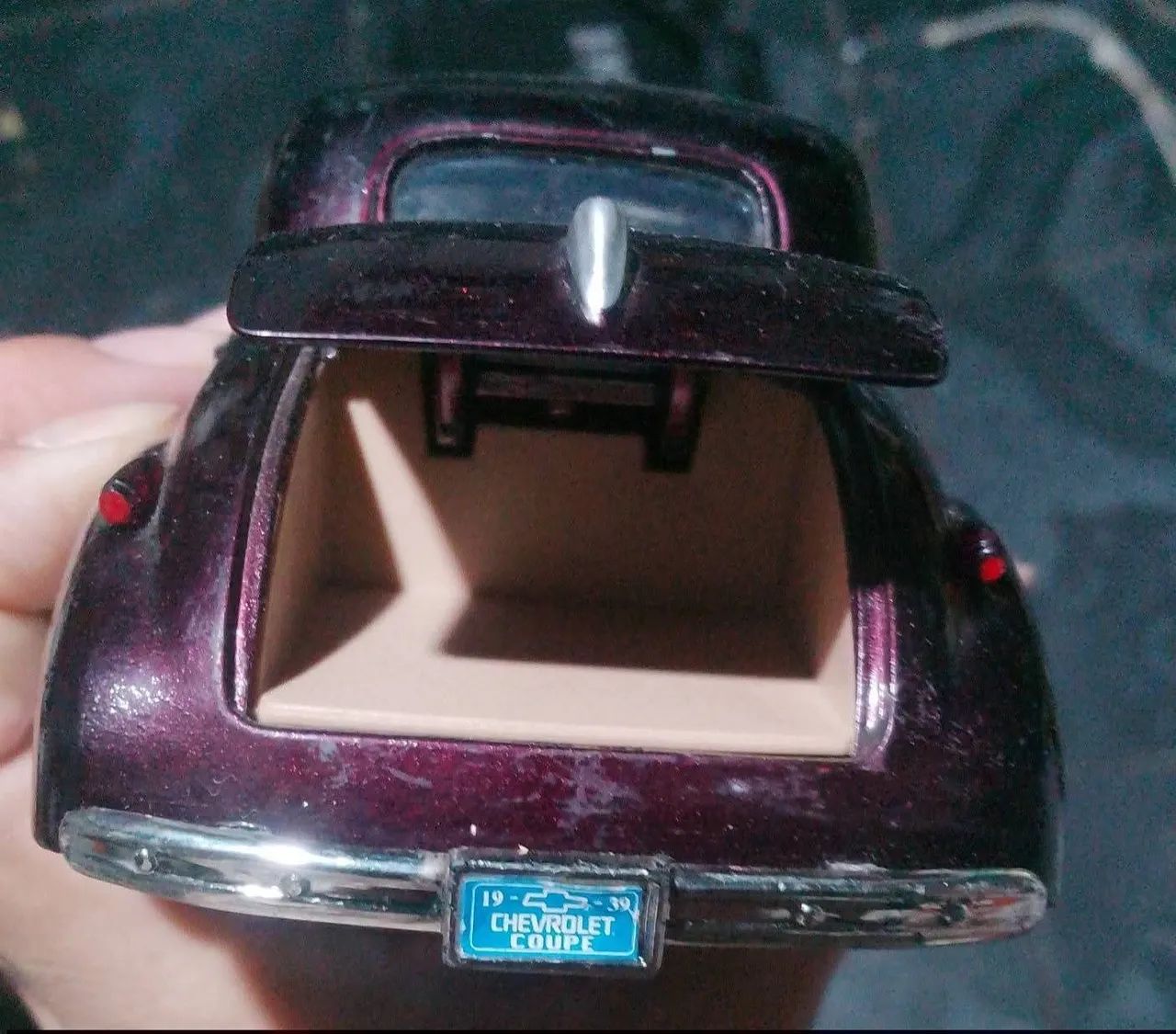 Carrinho diecast carro borgonha 1\24 - Foto 3