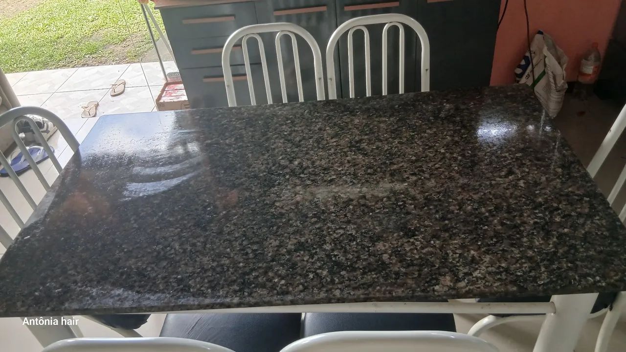 Vendo mesa com 6 cadeiras