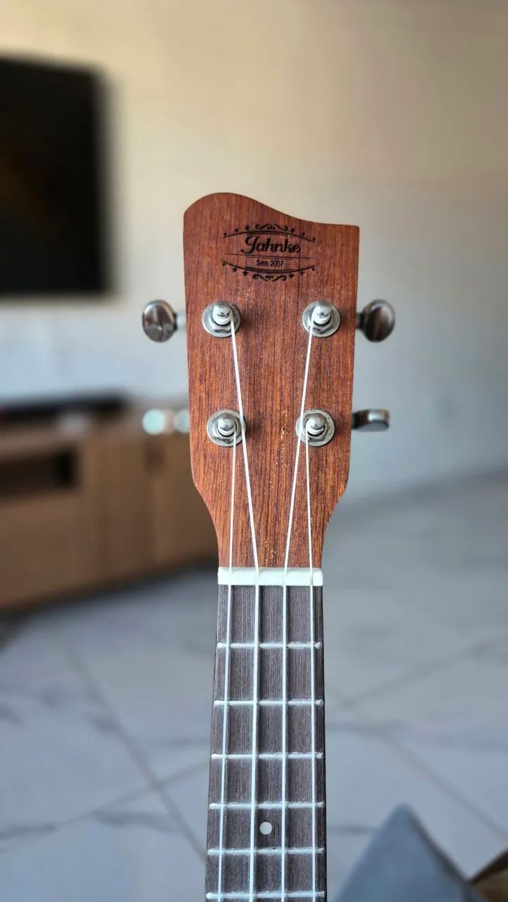 UKULELE JAHNKE NOVO