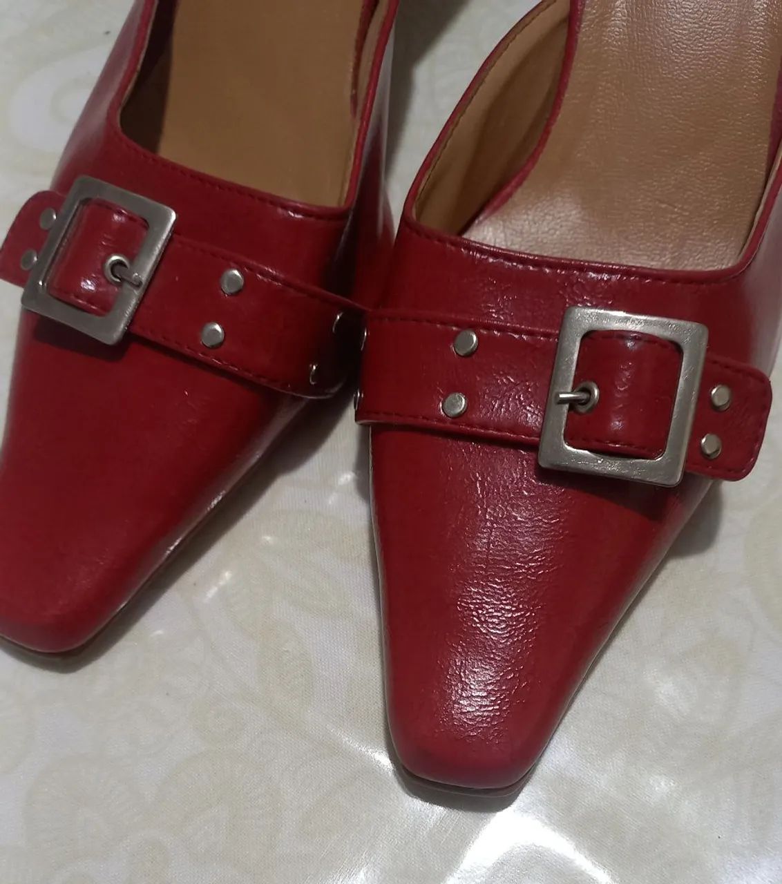 Tamanquinho de saltinho vermelho  tamanho 35 usado