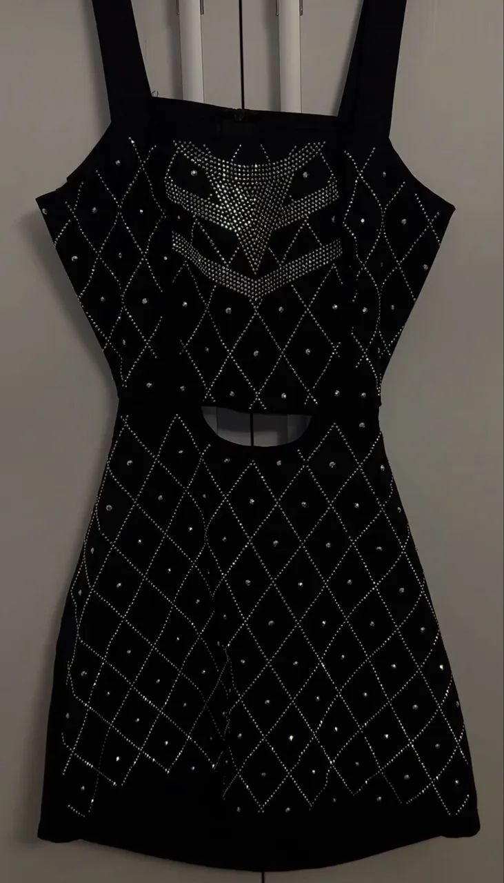 Vestido com pedraria nunca usado 