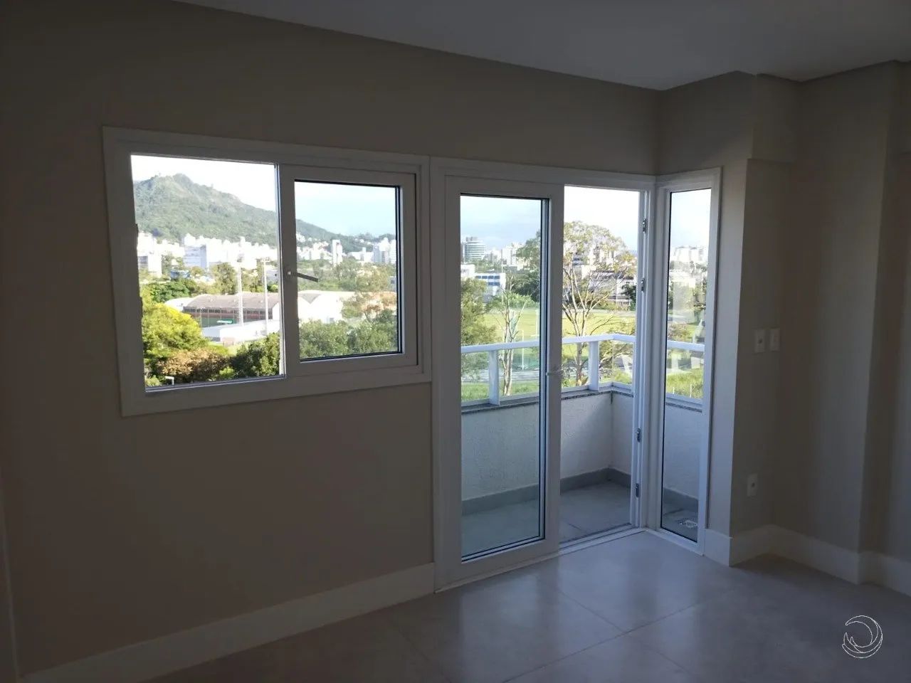 Apartamento de 2 dorms no bairro Pantanal - Foto 2