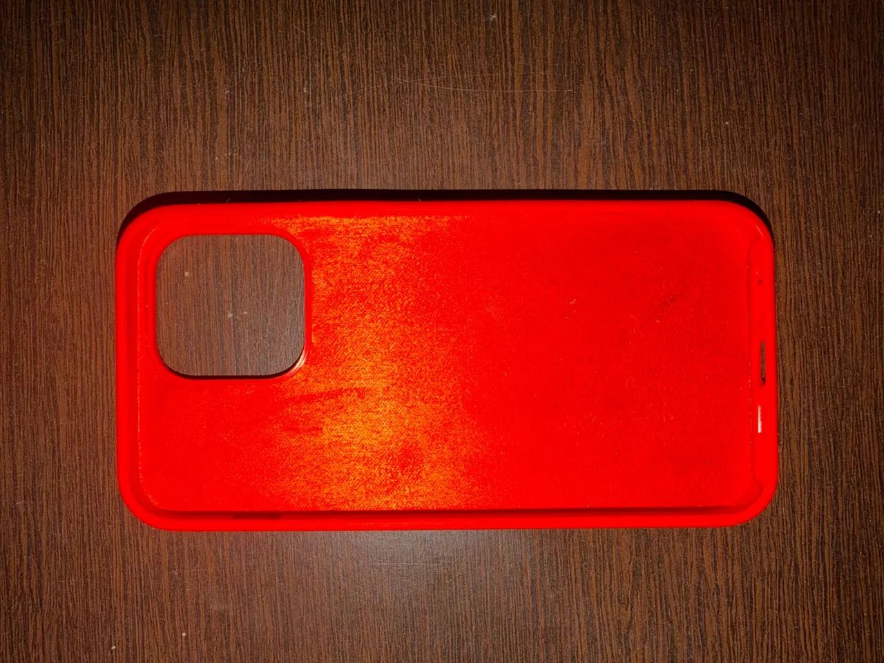 Capa de silicone vermelha iPhone 14 Pro Max 