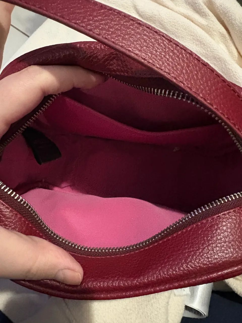 Bolsa transversal vinho Arezzo - Foto 4