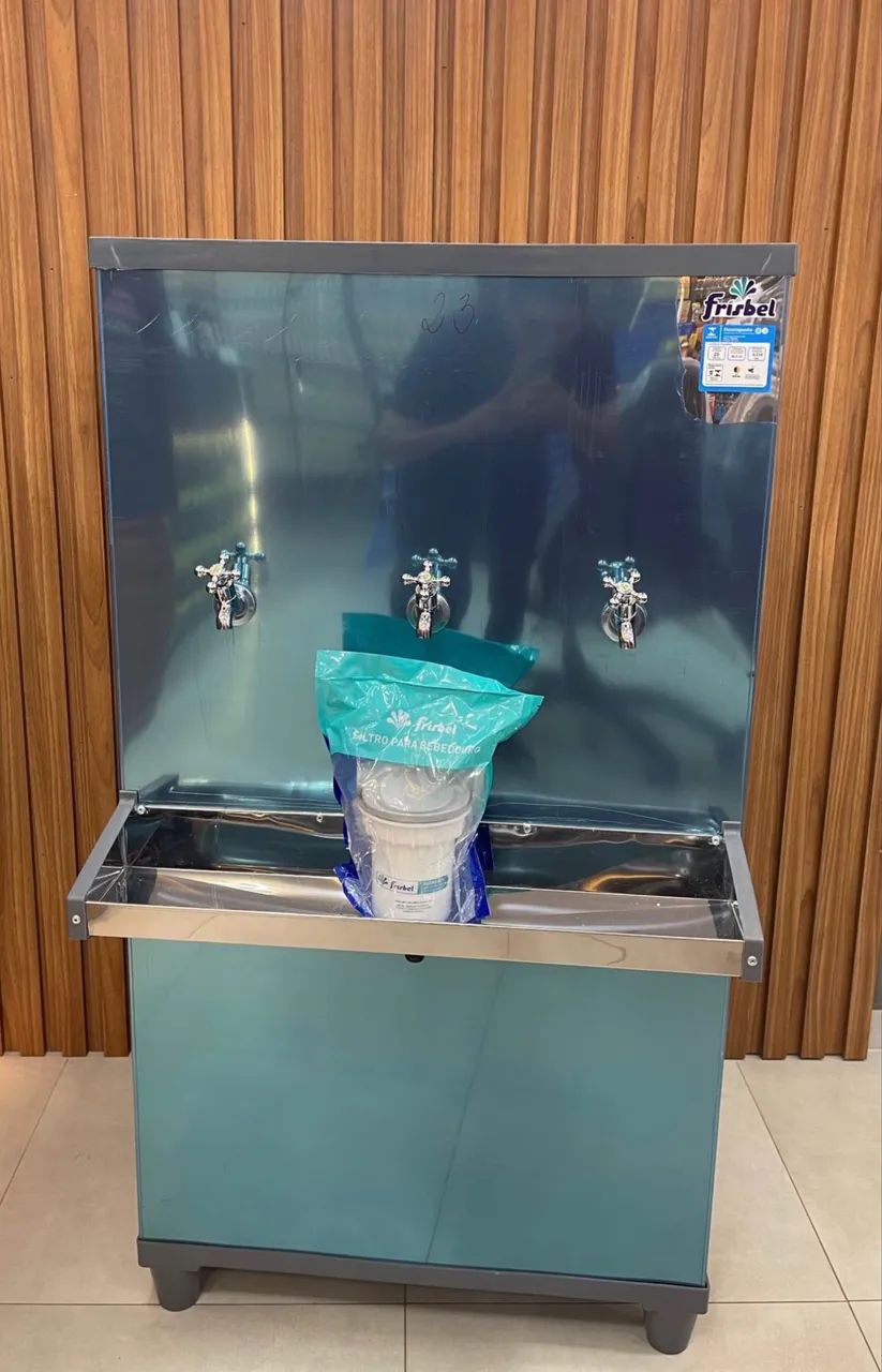BEBEDOURO FRISBEL COM FILTRO COM A CAPACIDADE DE 100 litros ?