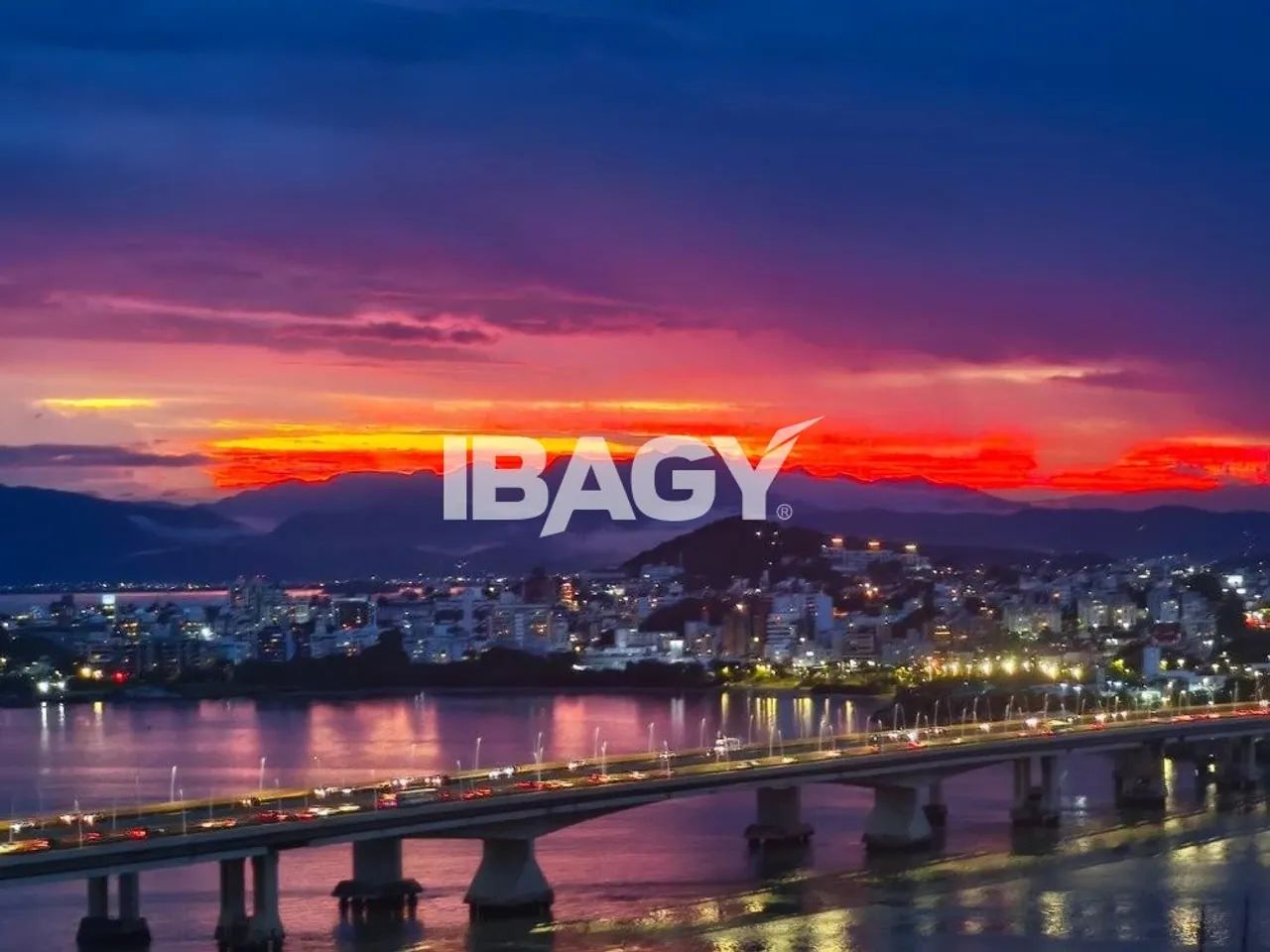 Excelente Apartamento 2 dormitório(s) em Centro - Florianópolis