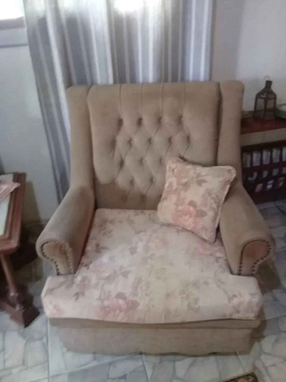 JOGO DE SOFA ACOMPANHA BANQUETA PARA OS PÉS - Foto 2