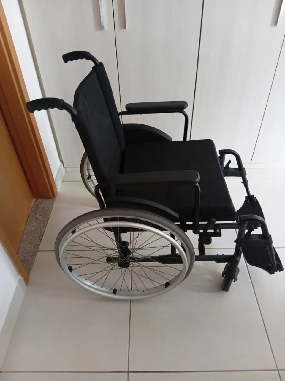 Cadeira de roda - Foto 2