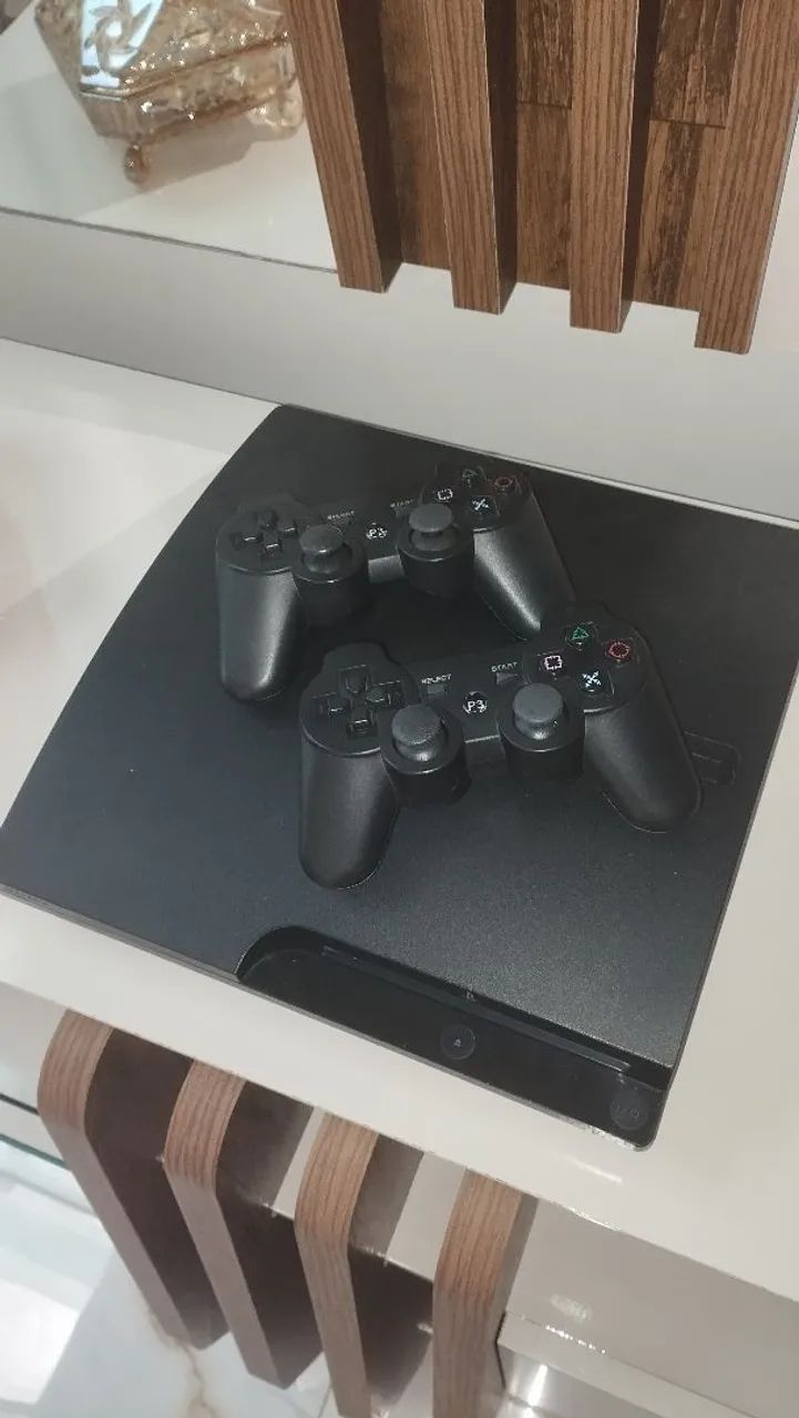 Vendo PS3 desbloqueado,com 2 controle e jogos no HD - Foto 2