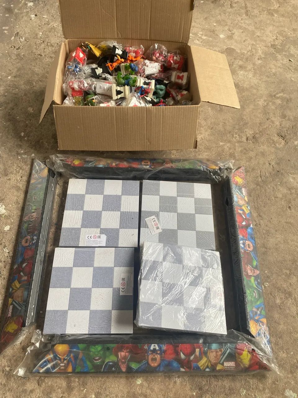 Vendo 2 jogos de xadrez da marvel - Foto 2